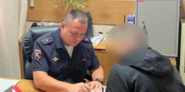 В Самаре задержали 19-летнего водителя, ездившего без прав с детьми на капоте