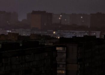 Россия массированным ударом «выключила» свет на Украине — в Киеве блэкаут