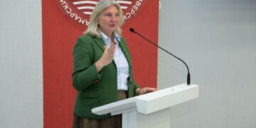 Экс-министр иностранных дел Австрии Карин Кнайсль выступила в СГЭУ 