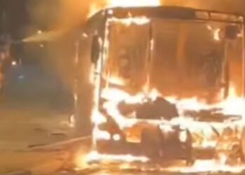 В Самаре утром 6 октября сгорел пассажирский автобус