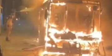 В Самаре утром 6 октября сгорел пассажирский автобус