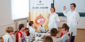 Детям – опыты, учителям – гранты: «Парк науки» и «Роснефть» открыли новые возможности образования