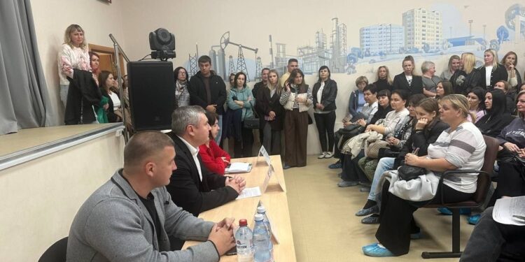 Власти города успокаивают родителей, фото: vk.com/club230754417
