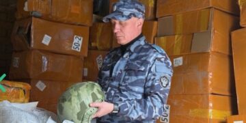 Самарские таможенники передали в зону СВО 14 дронов и 500 шлемов