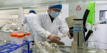 Китайские ученые изобрели препарат, который способен продлить жизнь до 150 лет