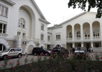 Главу резиденции самарского губернатора уволили на фоне скандала с «решалами» из «Оплота»