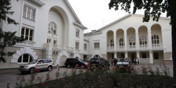 Главу резиденции самарского губернатора уволили на фоне скандала с «решалами» из «Оплота»