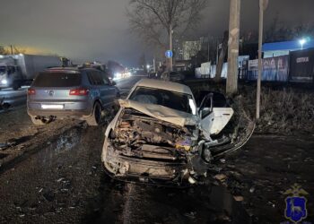 В Самаре в массовом ДТП с участием четырех автомобилей пострадали два человека