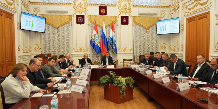 Иван Носков (в центре) провел заседание Совета директоров промышленных предприятий, фото: администрация г.о. Самара