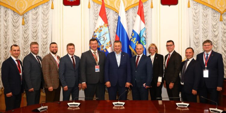 Иван Носков (в центре) инициировал создание Ассоциации муниципального спортивного управления, фото: t.me/ivan_noskov_samara