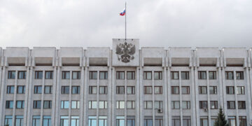 Рекордные 15 млрд «белому дому» займут «Альфа-банк», «Т-банк» и «Новикомбанк»