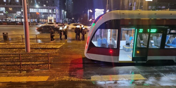 В Самаре трамвай насмерть сбил 50-летнего мужчину