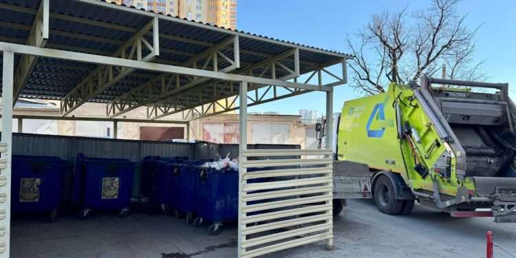 В Самаре водитель мусоровоза пострадал от нападения автомобилиста