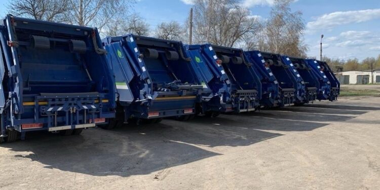 Самарский регоператор готов возить мусор сам, так как у подрядчиков техника не такая новая