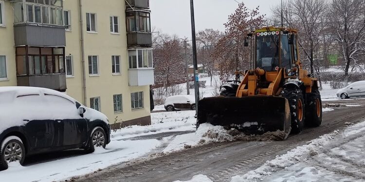 Новокуйбышевских водителей предупредили о штрафах за помехи вывозу мусора и снега