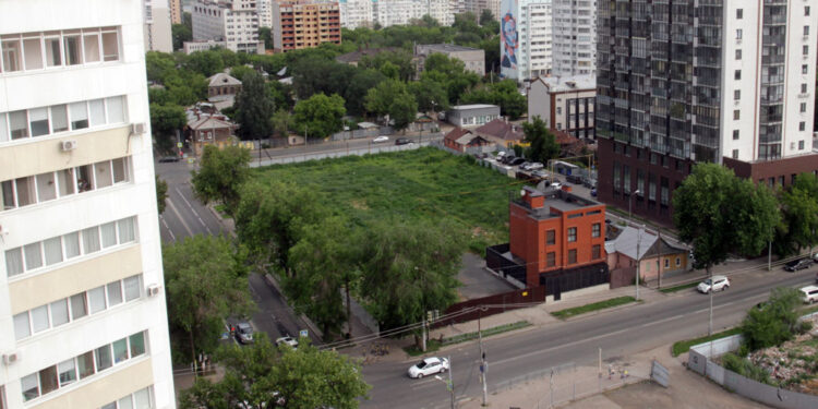 Владелец «Вива Лэнда» рискует утратить контроль над дорогой площадкой в центре Самары