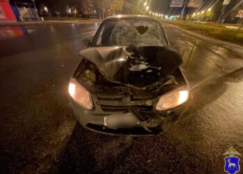В Тольятти водитель Lada Granta сбил двух пешеходов на переходе
