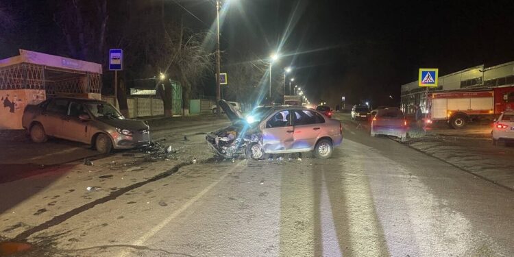 В Самарской области водитель Kia Rio спровоцировал массовое ДТП