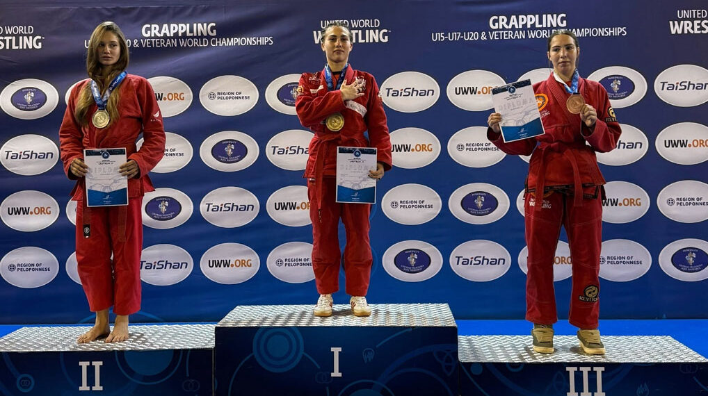 Варвара Мартынова (на фото слева), фото: vk.com wall-171534989_38838