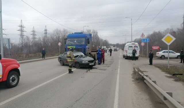 В Самарской области водитель Daewoo Nexia погиб в ДТП с грузовиком