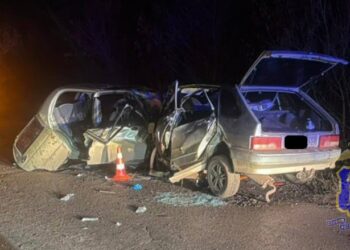 В Самарской области в лобовом столкновении легковушек пострадали три человека