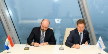 Губернатор сегодня продолжит настаивать на дроблении самарских газовых сетей