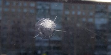 В Самаре ищут злоумышленника, который ведет стрельбу по окнам домов