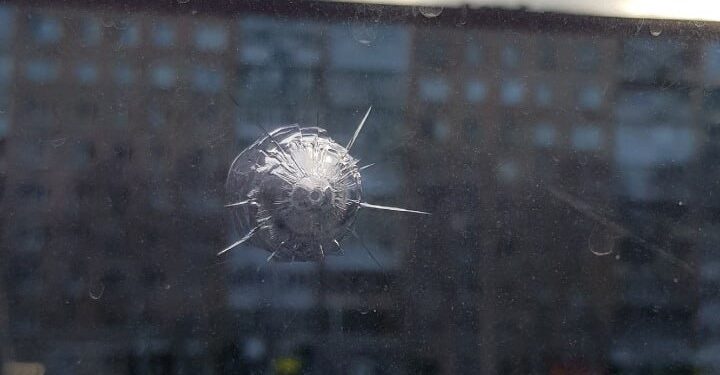 В Самаре ищут злоумышленника, который ведет стрельбу по окнам домов