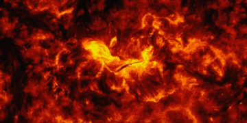 На Солнце произошла двойная вспышка — сильный выброс плазмы достигнет Земли