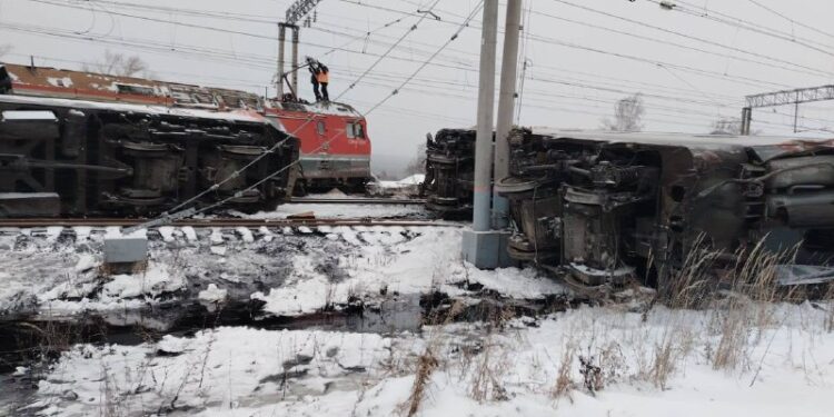 Пассажирские поезда задерживаются из-за аварии на Куйбышевской железной дороге