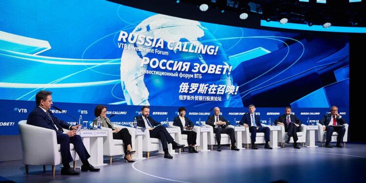 ВТБ собрал более пяти тысяч человек на  инвестиционном форуме «Россия зовет!»