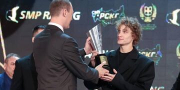 Министр спорта России вручил приз сызранскому гонщику по итогам сезона