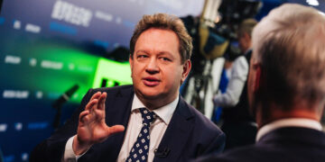 ВТБ в 2025 году завершит сотни проектов по обновлению офисов