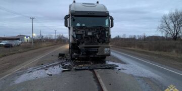 В Самарской области водитель Renault Logan погиб, врезавшись в большегруз