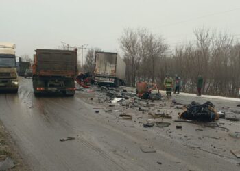 В Самарской области водитель грузовика МАЗ погиб после столкновения со Scania