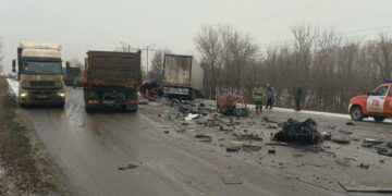 В Самарской области водитель грузовика МАЗ погиб после столкновения со Scania