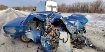 В Самарской области в ДТП с грузовиком Volvo погибла 85-летняя пассажирка легковушки