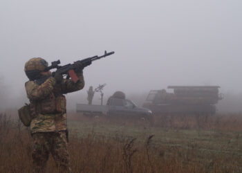 Их плечи «держат» небосвод