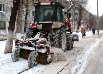 Новокуйбышевский «Новоградсервис» защищает от снега 50 километров городских дорог