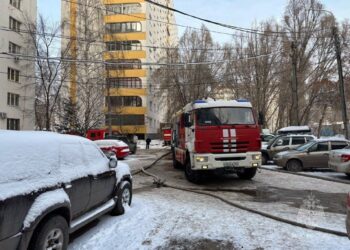В Самаре спасли 20 человек из пожара в многоквартирном доме