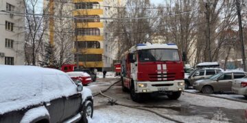 В Самаре спасли 20 человек из пожара в многоквартирном доме