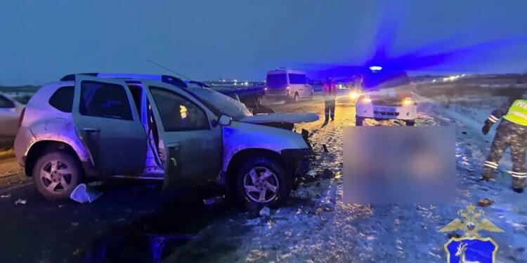 В Самарской области в ДТП погибли водитель и пассажир Renault