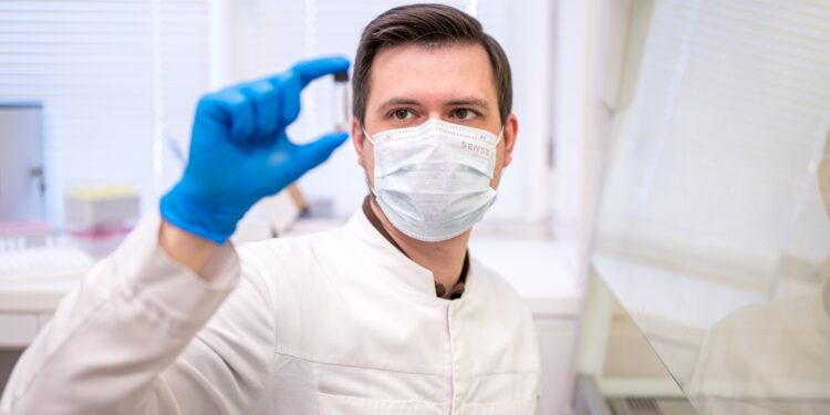 Разработка учёных СамГМУ выявляет перипротезную инфекцию за 3 минуты