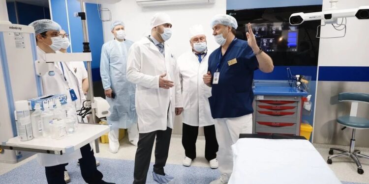 Губернатор Самарской области оценил «цифровую» операционную в Клиниках СамГМУ