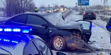 В Самарской области в лобовом столкновении двух автомобилей погиб водитель Ford