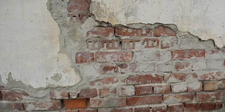 В Куйбышевском районе Самары разрушается многоквартирный дом