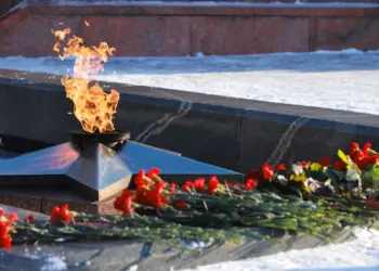 Губернатор Самарской области почтил память земляков, погибших в Макеевке