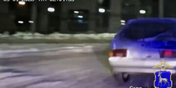 В Самаре полицейские применили силу и наручники для задержания подростка