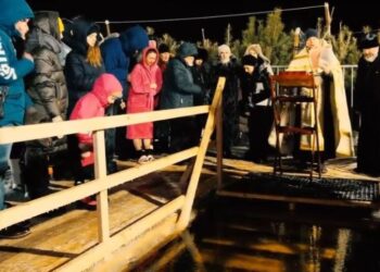Крещение в Самаре отметили более 20 тысяч человек, 4,5 тысячи из них окунулись в прорубь