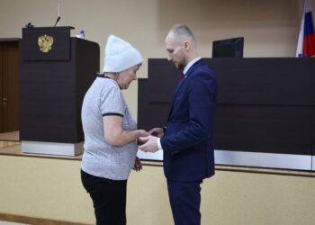 Ордена Мужества и Суворова вручили семьям погибших воинов из Новокуйбышевска